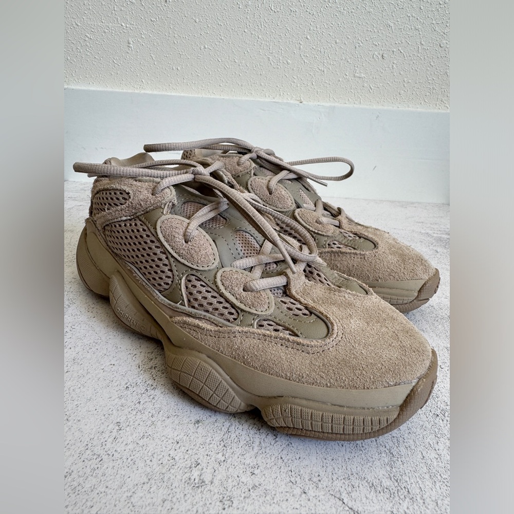 Yeezy 500 - Picture 2 of 7